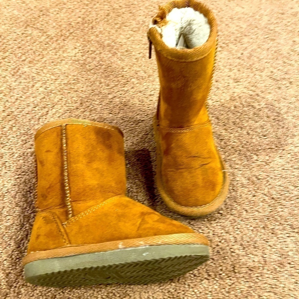 Harpers Canyon Girls Tan Boots Size 5 Faux Sherling Fur on Inside